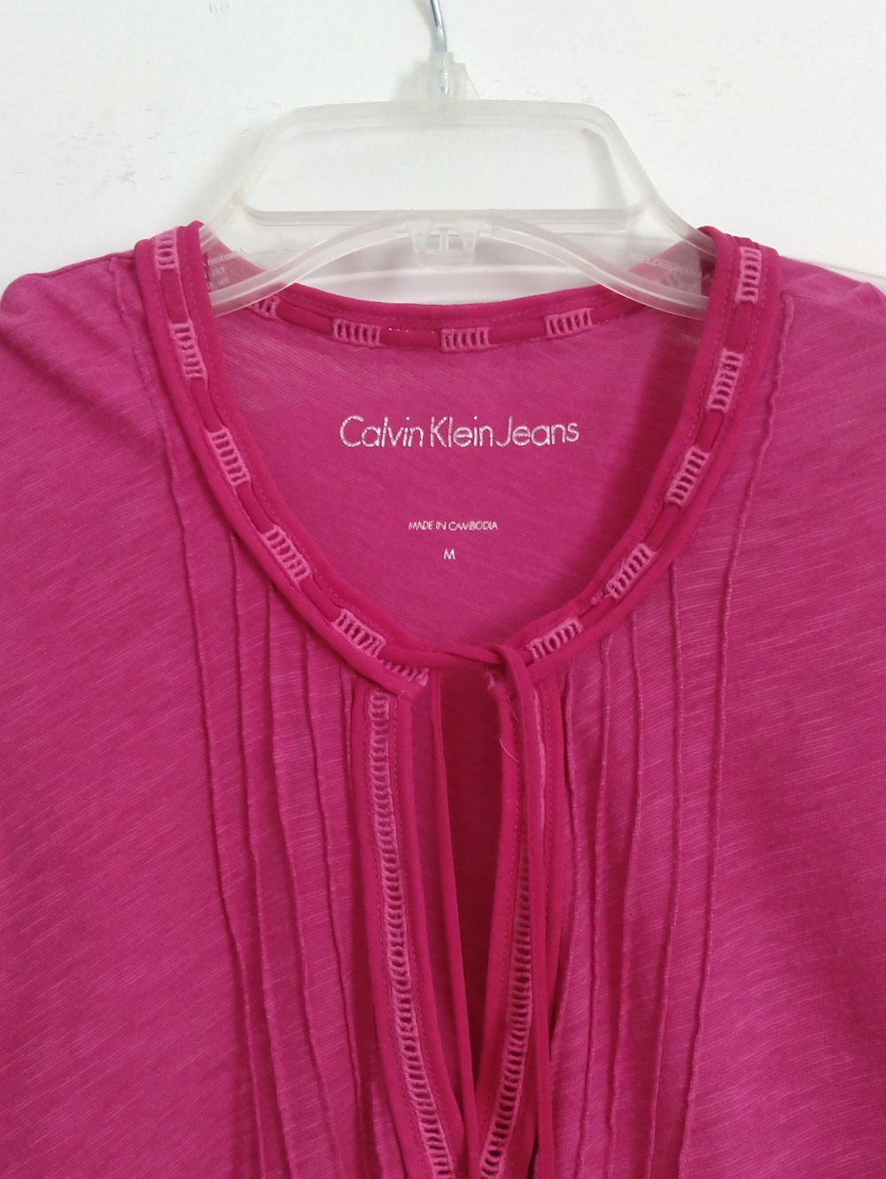 Calvin Klein Jeans s/l top in hot pink. Size M